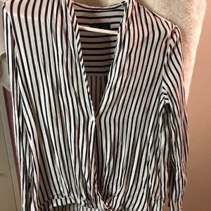 ✨ 2 FOR $15 ✨ - Zara Blouse